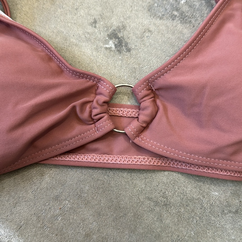 Bikini - Picture 3 of 10